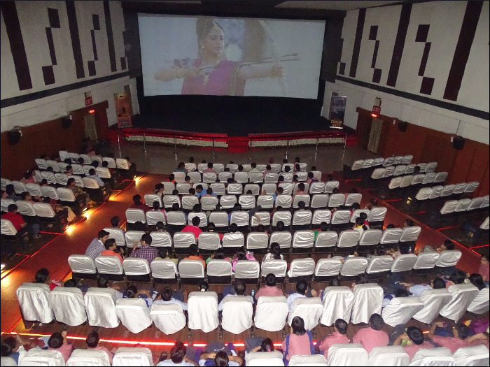 फोर्ट विलियम, कोलकाता में विशेष बच्चों के लिए 'फिल्म शो' का प्रदर्शन