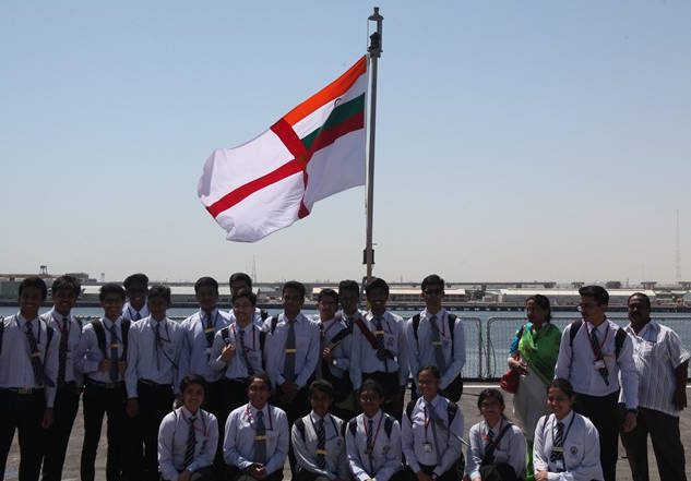 मई 2016 - विदेशी परिनियोजन के दौरान कुवैत में पश्चिमी बेड़े के जहाज